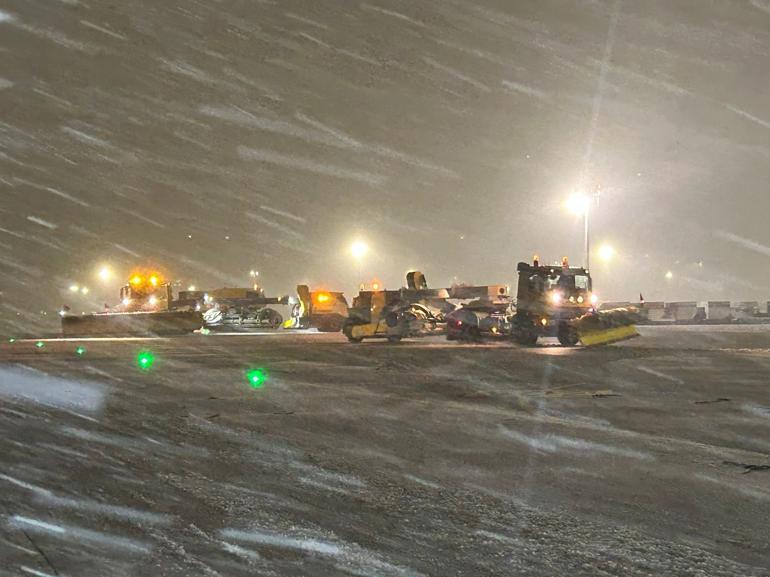 İstanbul’da kar alarmı Bazı uçak seferi iptal edildi