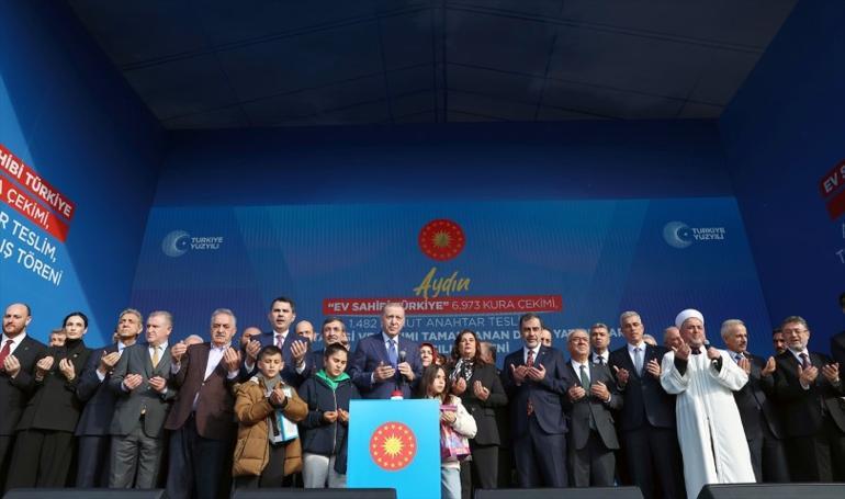 Cumhurbaşkanı Erdoğandan deprem bölgesi çıkışı: 3 yıldır neredeydin Özgür Efendi