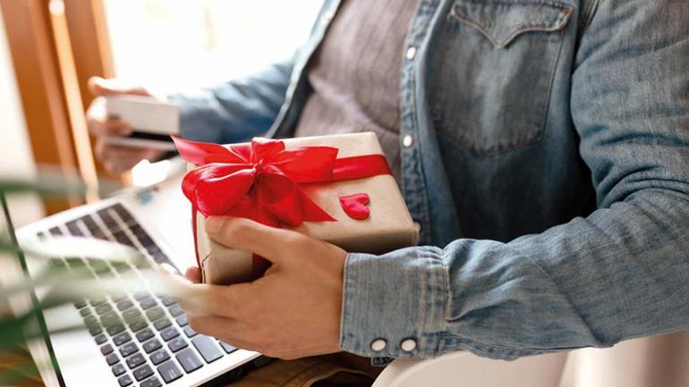 Çarşıda sevgiliye hediye telaşı