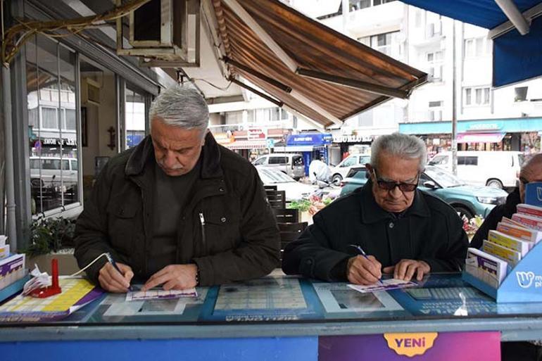 30 liralık oynadı 15 milyon liralık ikramiye kazandı Mahallemizde muazzam tek heyecan oluştu