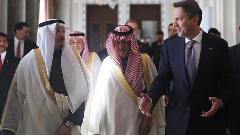 Ucuz elektrik için tarihi imza Bakan Bayraktar, 25 yıllık sabit fiyatı açıkladı