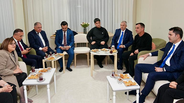 Bir çayın etrafında umut Bakan Kurumdan duygulandıran ziyaret