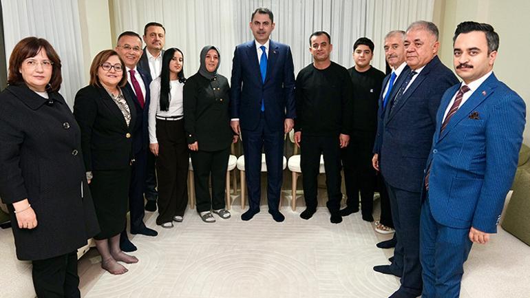 Bir çayın etrafında umut Bakan Kurumdan duygulandıran ziyaret