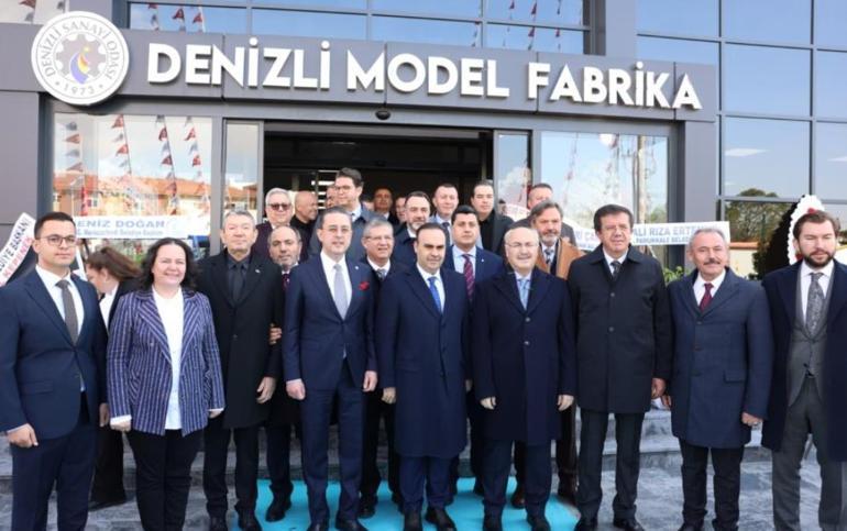 Denizli Model Fabrikayı açan Bakan Kacır, DOSTEM öğrencileriyle bir araya geldi