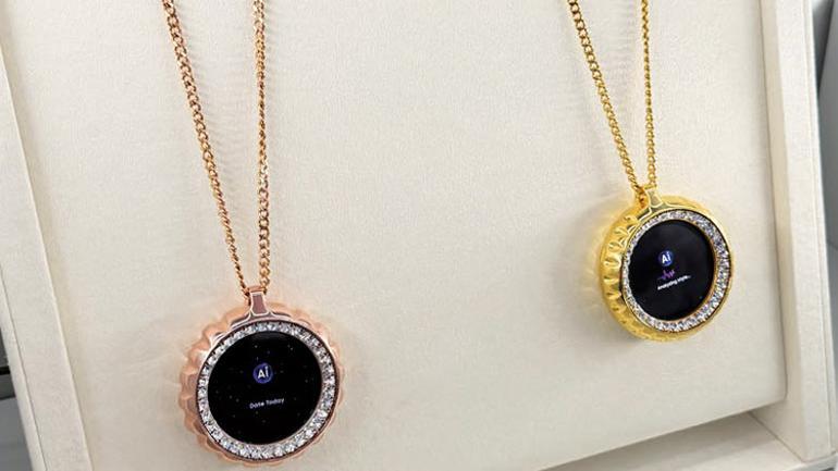 Geleceği test ettik... Her dili anlayan gözlük, yapay zekâlı kolye, acile yetiştiren otomobil...