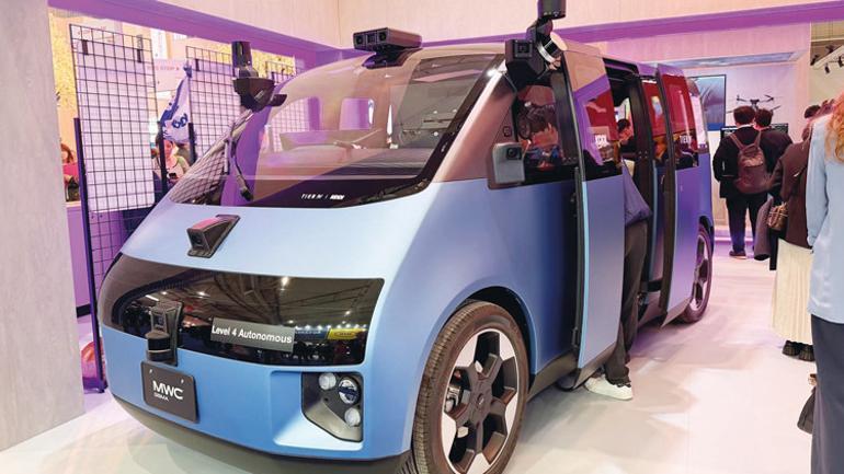 Geleceği test ettik... Her dili anlayan gözlük, yapay zekâlı kolye, acile yetiştiren otomobil...