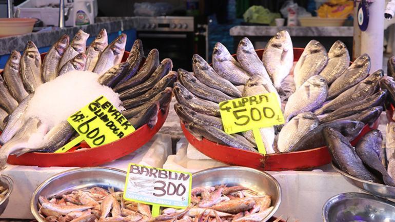 Tezgahlar şenlendi, fiyatı gören tezgaha koştu