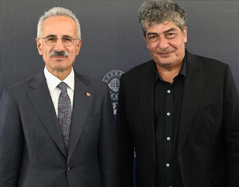 Bakan Uraloğlundan Hürmüz Boğazı açıklaması: Özel izinle geçirildi