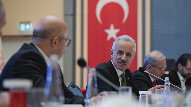 Bakan Uraloğlundan Hürmüz Boğazı açıklaması: Özel izinle geçirildi