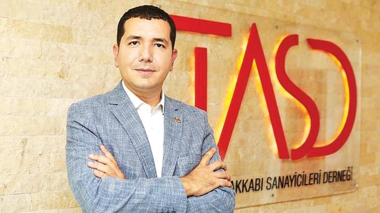 Gözler siparişlerde