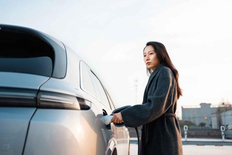 Petrol şokuna ‘elektrikli’ kalkan Sürücüler bataryayı ekonomik savunma aracına dönüştürüyor