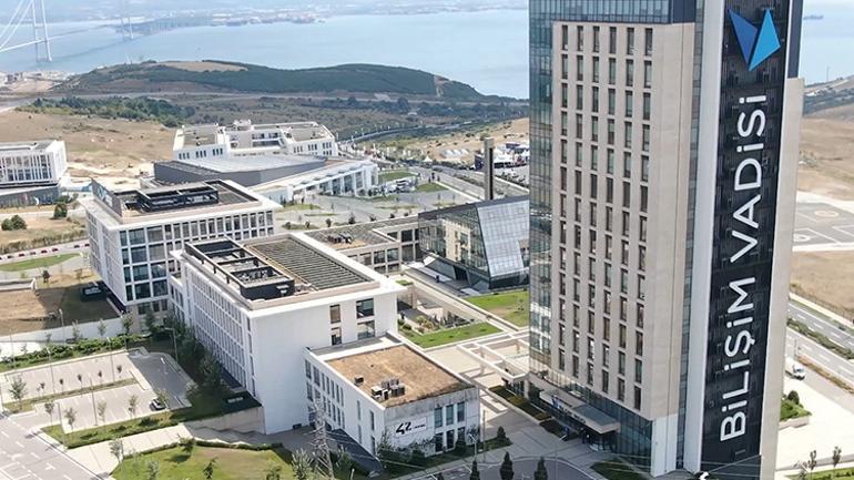 Eğitmensiz yazılım okulu 42 Türkiye ilk mezunlarını verdi