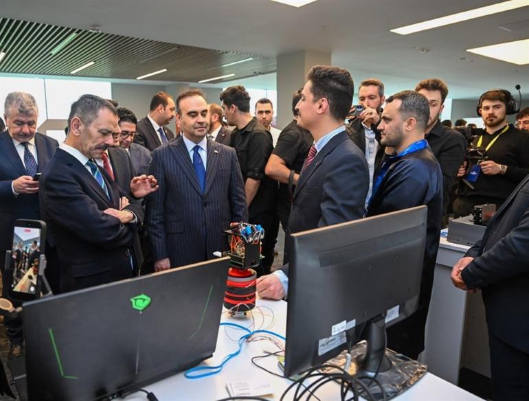 Eğitmensiz yazılım okulu 42 Türkiye ilk mezunlarını verdi