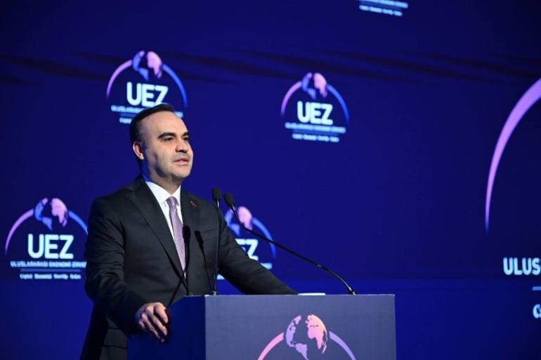 Bakan Kacır: Türkiye küresel ticaretin merkez ülkelerinden biri oldu