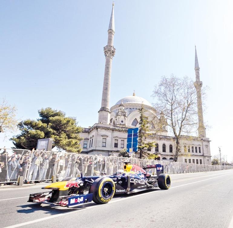 Bakan Ersoy yarışların nitelikli turist ve yüksek gelir getireceğini söyledi... F1 turizmi uçuracak