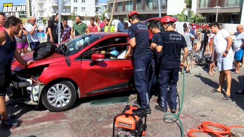 Antalyasporlu Naldo'nun ailesi kaza geçirdi: 1'i ağır, 5 yaralı
