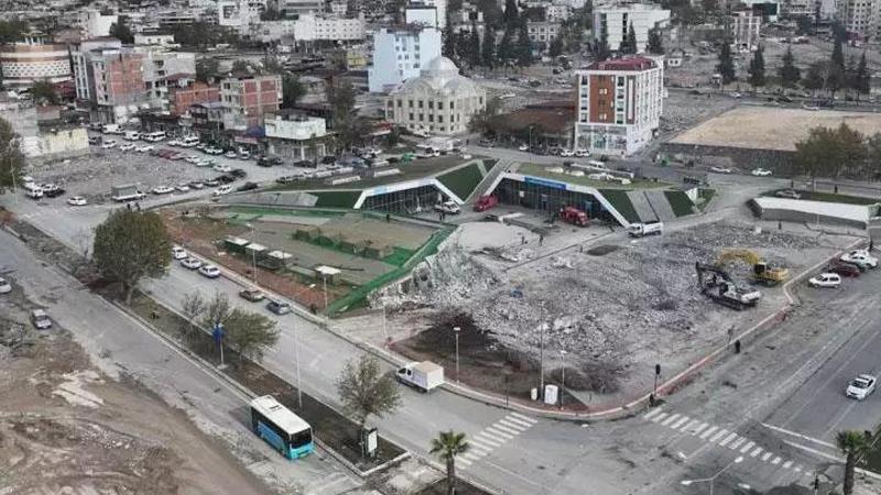 Halk arasında 'saçma yapı' olarak adlandırılıyordu: Yıkılıyor