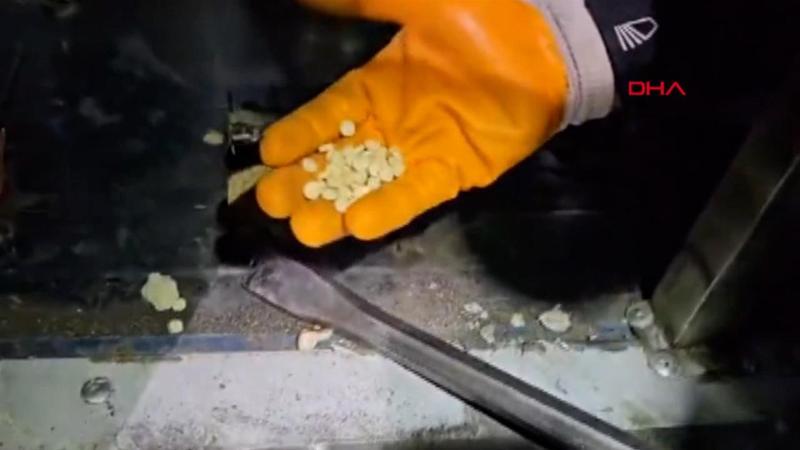 Ticaret Bakanlığı ve MİT operasyonuyla Hatay'da 1,2 ton uyuşturucu hap ele geçirildi