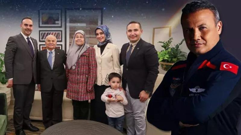 Bakan Kacır, Türk astronot Alper Gezeravcı'nın ailesiyle bir araya geldi
