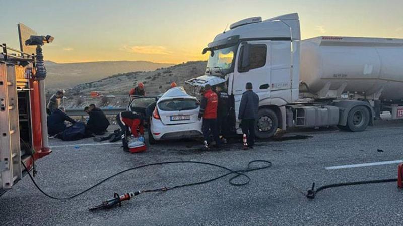 Adıyaman’da akaryakıt tankeri ile otomobil çarpıştı: Ölü ve yaralılar var