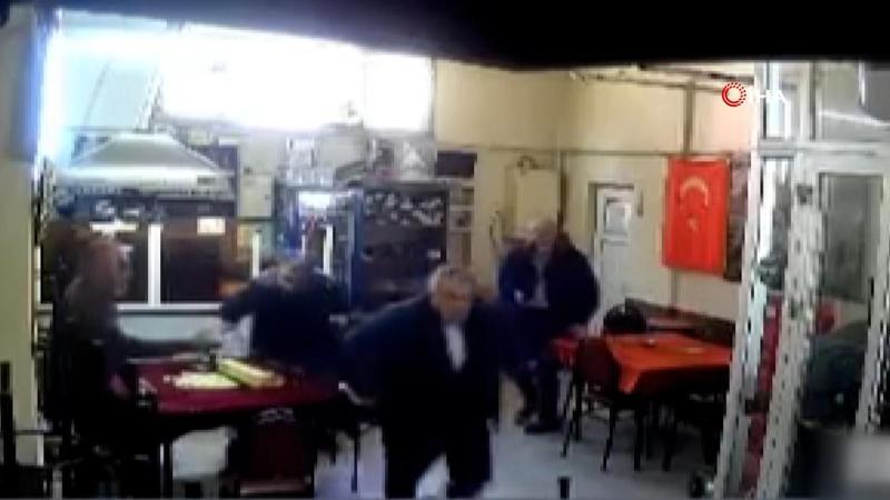 İstanbul Ataşehir’de kıraathanede deprem paniği kamerada: ‘Kaçma, dur’