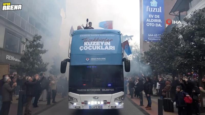 Trabzonspor U19 takımı, Avrupa ikinciliğini taraftarıyla kutladı