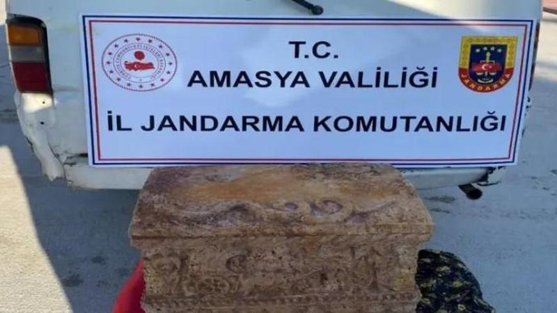 Amasya’da Roma dönemine ait mini lahit ele geçirildi