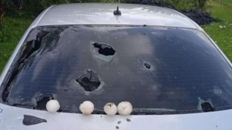 Şanlıurfa'da kar topu büyüklüğünde dolu yağdı: Ekili araziler ve araçlar zarar gördü