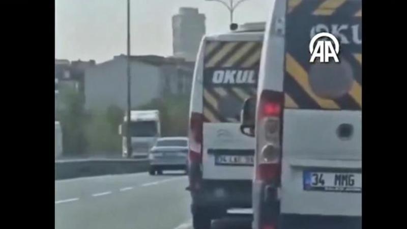 Bakan Yerlikaya duyurdu: Vatandaşlarımızın canlarını tehlikeye atan iki okul servisi sürücüsü yakalanmıştır
