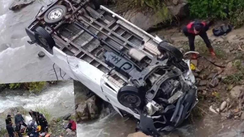 Hakkari’de minibüs dereye devrildi: 2 ölü, 3 yaralı