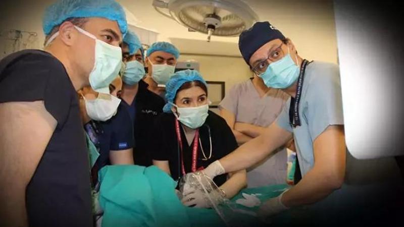 Kütahya’da bebeğin boynundan 445 gram tümör çıkarıldı