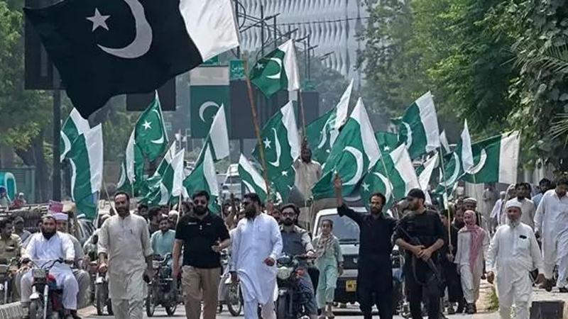 Hindistan’ın saldırıları Pakistan’da protesto edildi