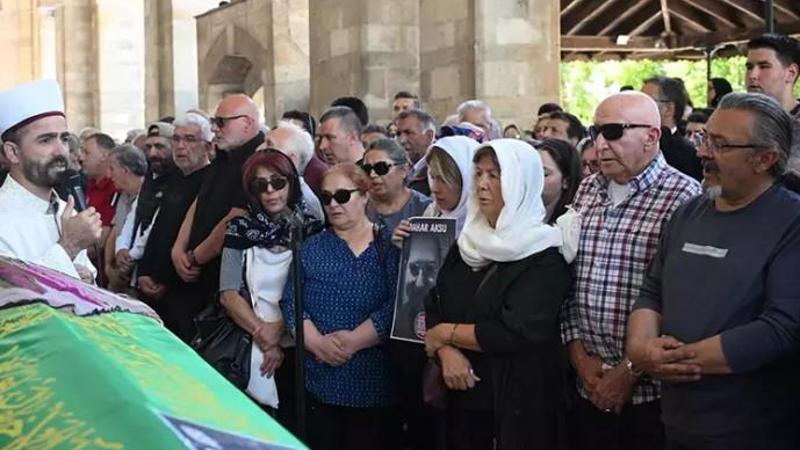İstanbul’da eski eşinin öldürdüğü Bahar Aksu, Edirne'de son yolculuğuna uğurlandı