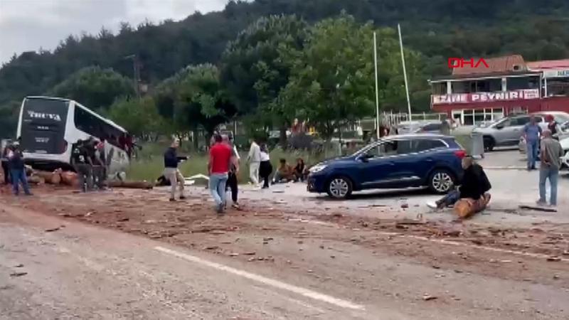 Çanakkale’de zincirleme trafik kazası: 6 ölü, çok sayıda yaralı
