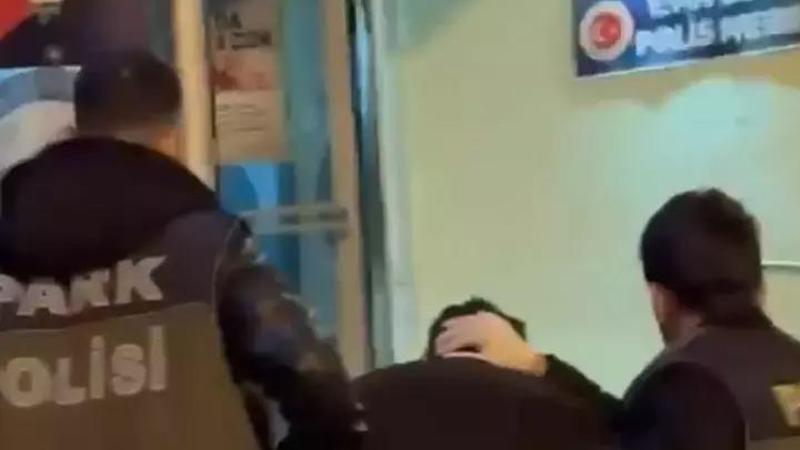 Metrobüs durağını mesken tutmuşlardı... Polisler takibe alıp kıskıvrak yakaladı