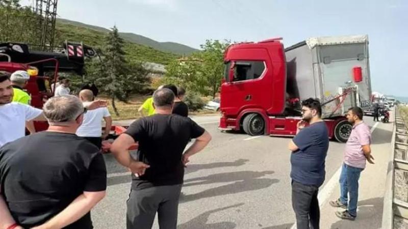 Bir arı ilçe trafiğini kilitledi... TIR sürücüsü arının sokması sonucu fenalaşıp şoka girdi