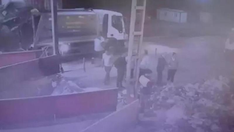 Yanlışlıkla çöpe atılan hatıra kolye 7 ton çöpün içinde bulundu