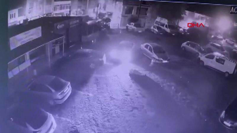 Otoparkta yere düştü, üzerinden otomobil geçip öldü! Feci kaza kamerada