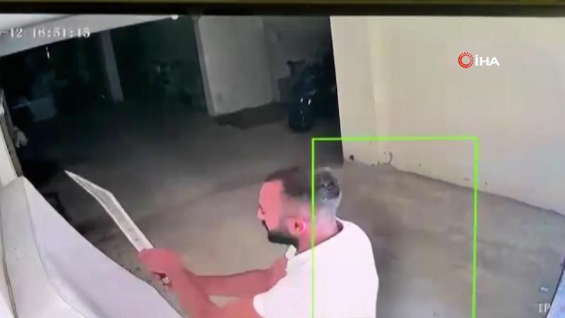Palalı saldırgan kamerada: Çöp yüzünden 3 kişi hastanelik oldu!