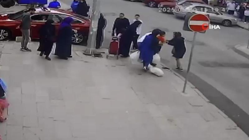Çocuğun boğazına şeker kaçtı, esnaf, Heimlich manevrası ile kurtardı!