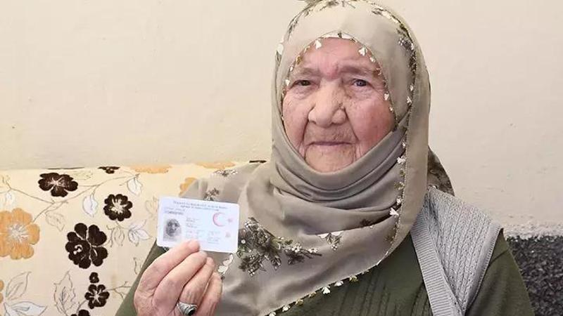 Yaşını tahmin etmeniz çok zor! Makbule Nine'nin doğum tarihini duyanlar şaşkına dönüyor