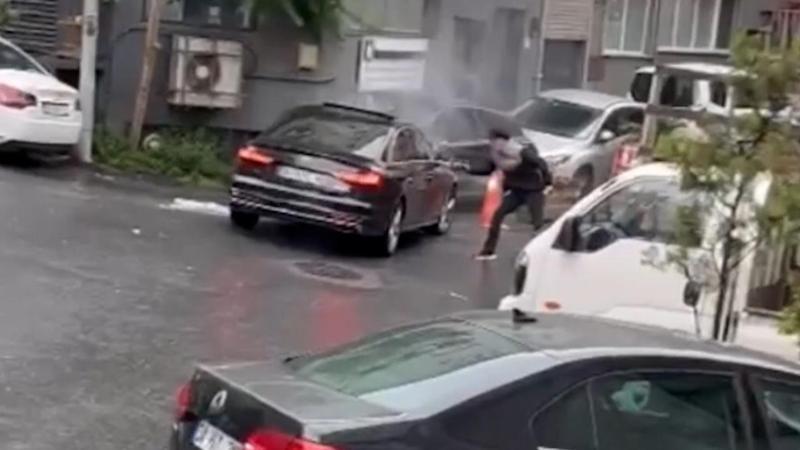 Kağıthane’de pusu kurup, otomobile kurşun yağdırdılar! Saldırı anı kamerada