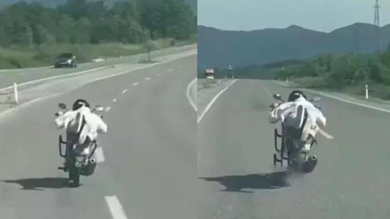 Yüzüstü uzanarak motosiklet kullanan sürücüye 45 bin lira ceza