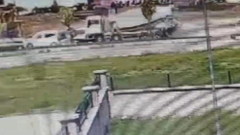 Erzurum’da beton mikserinin araçlara çarpma anı güvenlik kamerasında