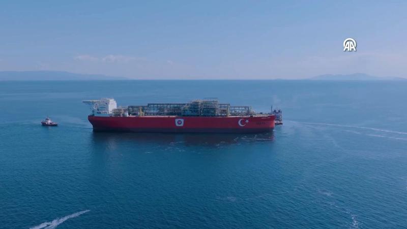 Türkiye'nin ilk yüzer gaz üretim platformu İstanbul'un fethinin yıl dönümünde Boğaz'dan geçecek