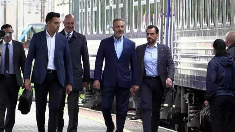 Dışişleri Bakanı Hakan Fidan, Ukrayna ziyareti için trenle Polonya’dan Kiev’e hareket etti