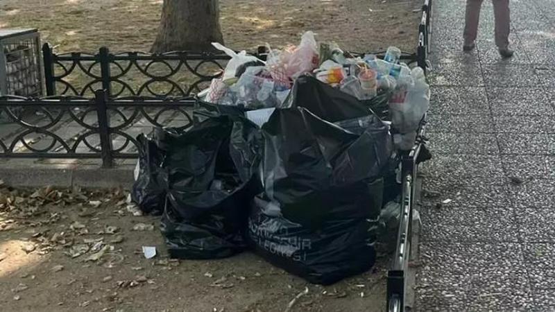 İzmir’de grevin 6’ncı gününde Konak’ta çöpler birikti