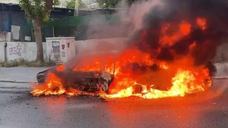 Otomobil alev alev yandı, o anlar kamerada