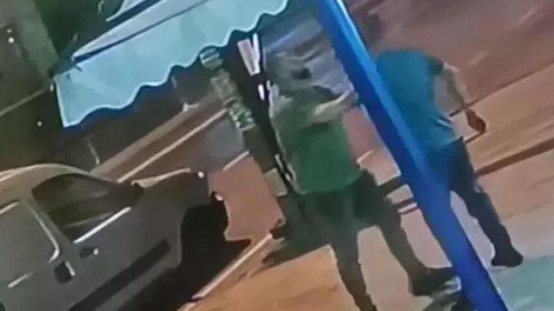 Trafik kavgasında ölümcül yumruk! Yere devirdiği adama kalp masajı yaptı