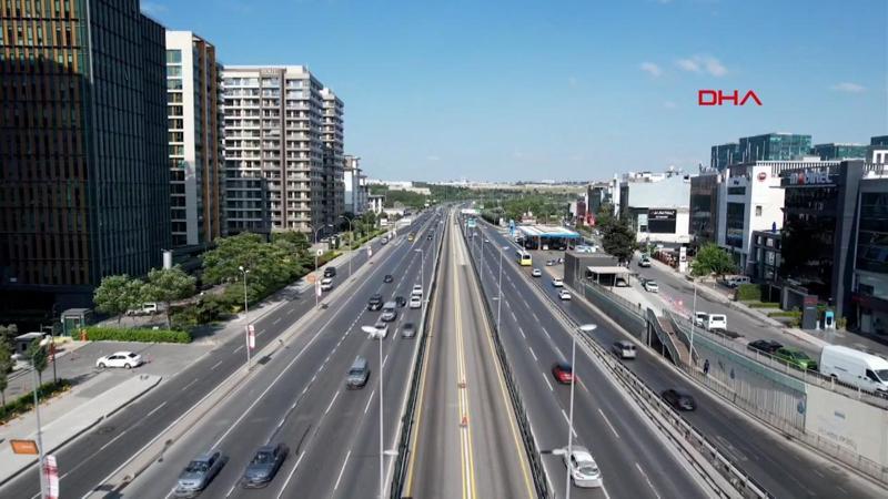 İstanbul'da bayramın 2'nci günü sabahı boş kalan yollar havadan görüntülendi